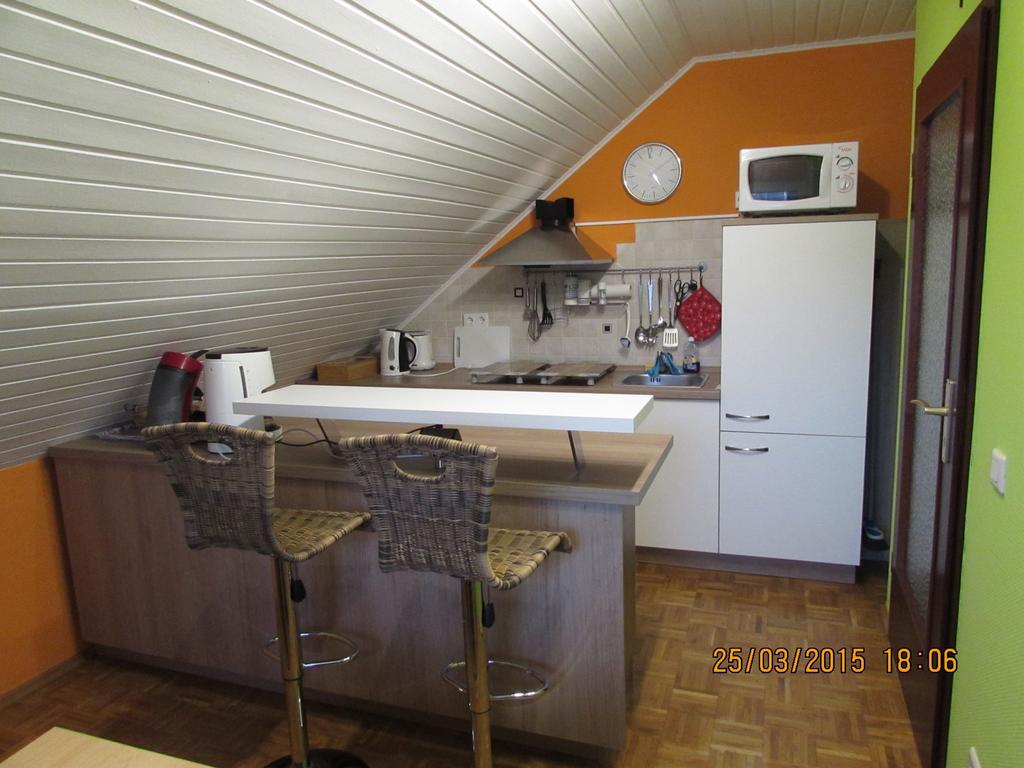 Eifel-Landhaus Ferienwohnungen "Em Gardestueffje" ميشرنيش الغرفة الصورة