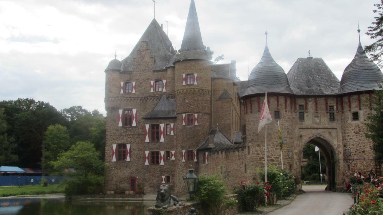 Eifel-Landhaus Ferienwohnungen "Em Gardestueffje" ميشرنيش المظهر الخارجي الصورة